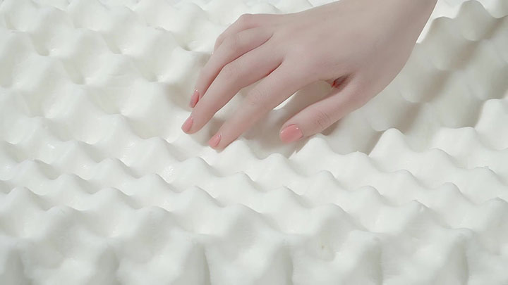 齺
